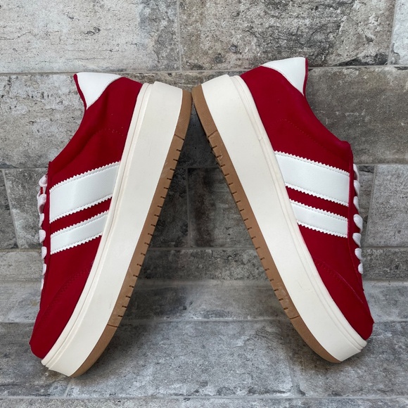 ❤️ MADDEN GIRL RED PLATFORM SNEAKERS NEW SIZE 8.5 NEW - Picture 2 of 7